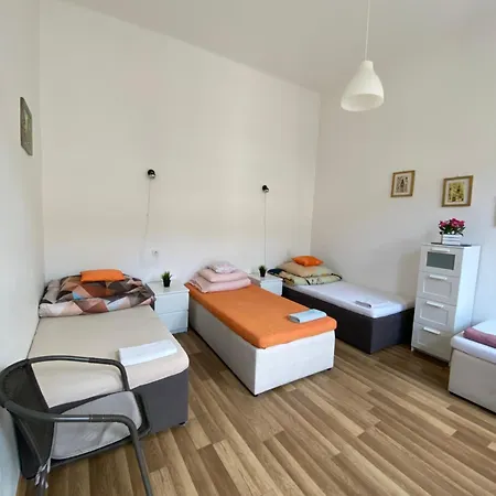 بيت شباب Stacja Centrum تشينستوخوفا