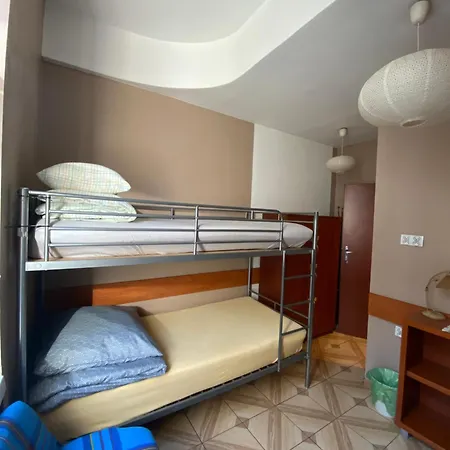 Stacja Centrum بيت شباب *